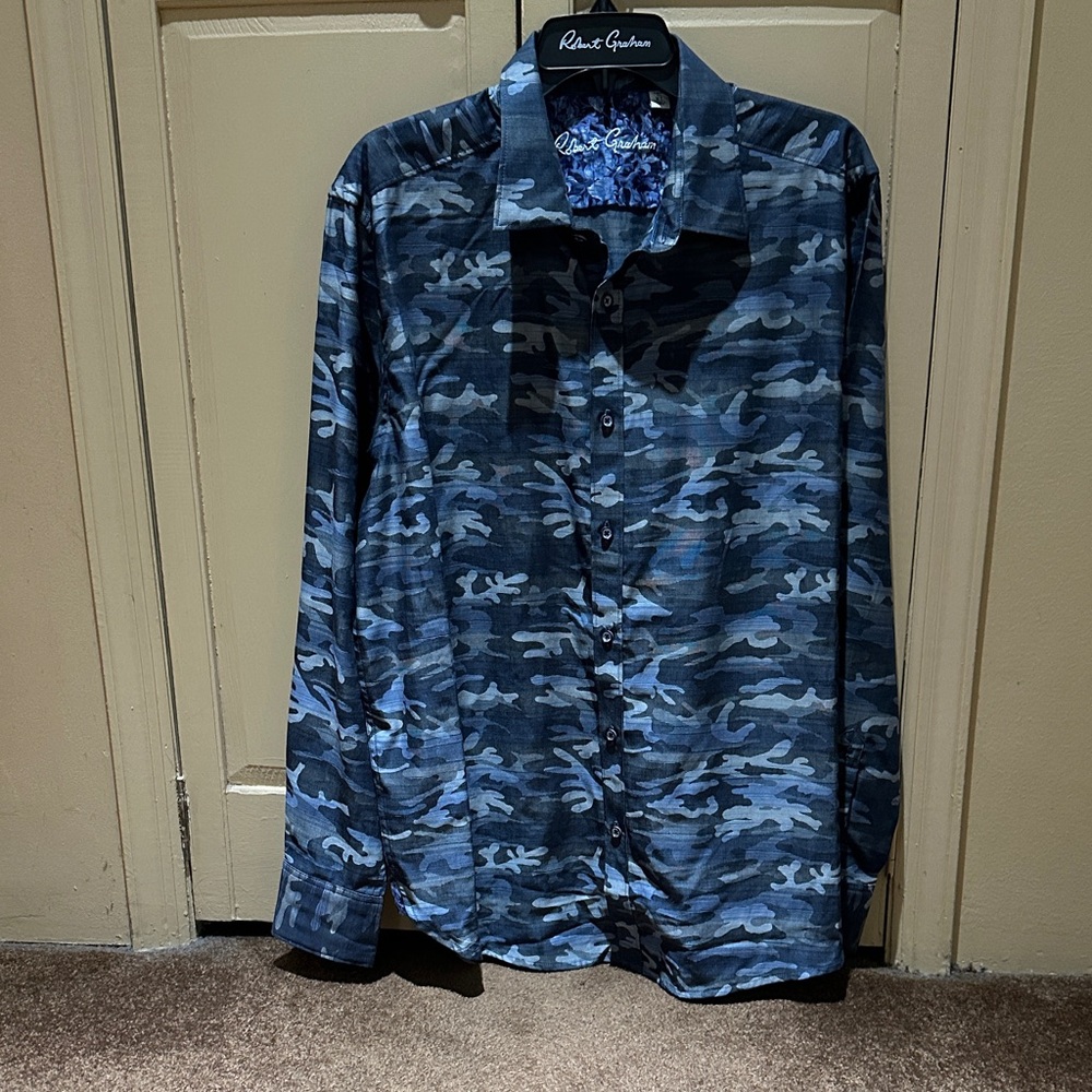 NWT Robert Graham Navy Camouflage Button-Up